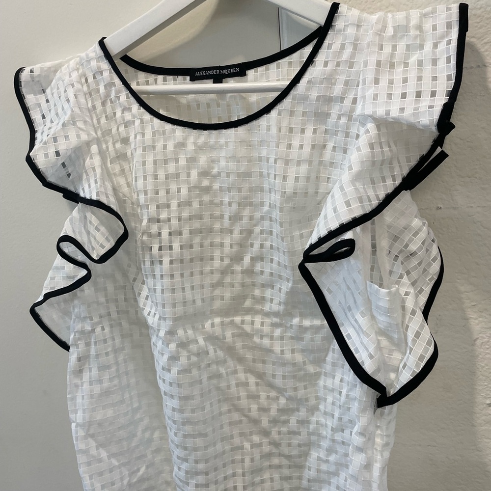 Alexander McQueen White Eyelet Blouse with Black Trim - Picture 7 of 7